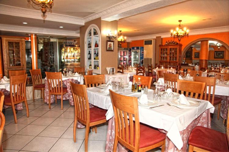 Hotel Los Arcos El Alquián Εξωτερικό φωτογραφία